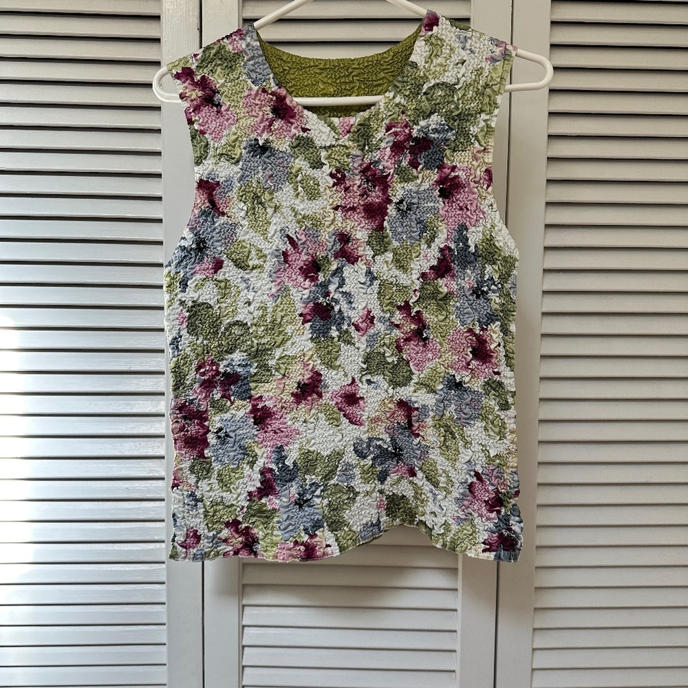 Stretchy Popcorn Texture Romantic Floral Sleeveless Blouse Medium